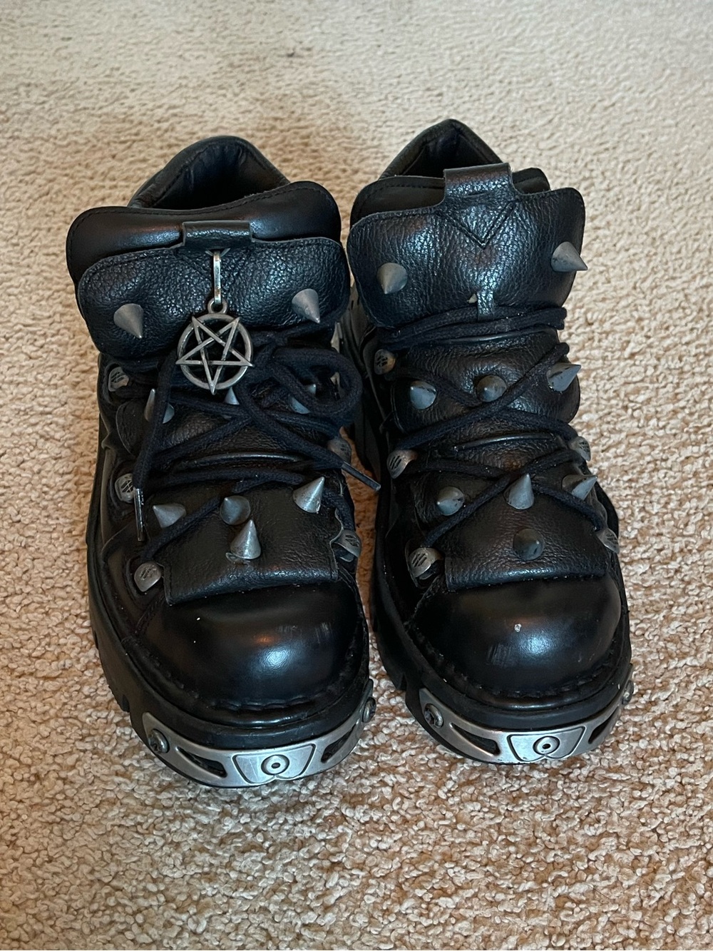 New Rock 110-S1 Black Leather Boots Rock Goth Emo Stud Low Biker Boots Size 8.5